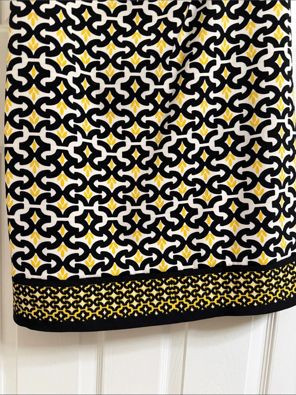 London Times Black, White & Yellow Sleeveless Geometric Shift Dress